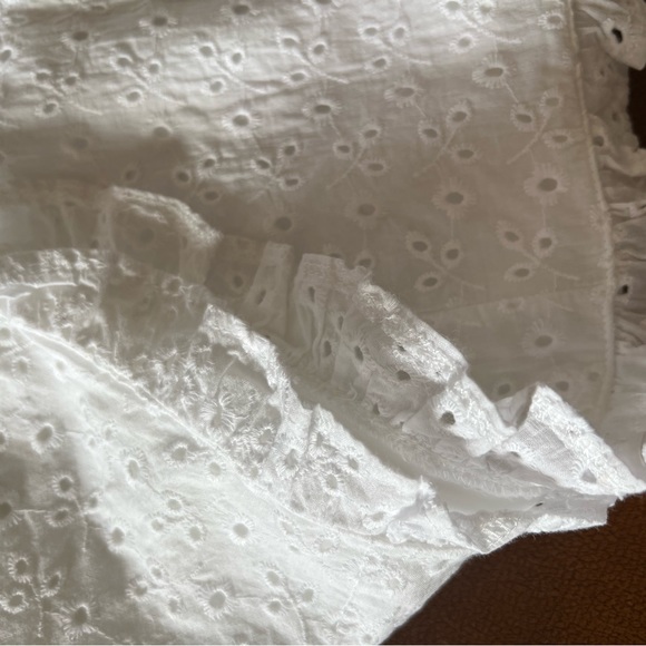 🔥 Trendy 🔥 White Eyelet Mini Skirt, “Mi Ami”, Size L - Picture 8 of 10